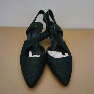 Black pointed-toe women's dress shoes with diagonal straps size 8.5